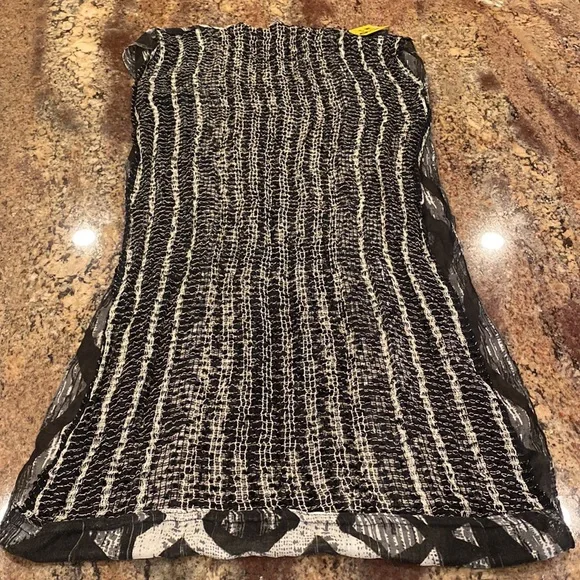 Black & Light Grey, 19” x 33” Aztec Design Scarf, NWT - Picture 3 of 8